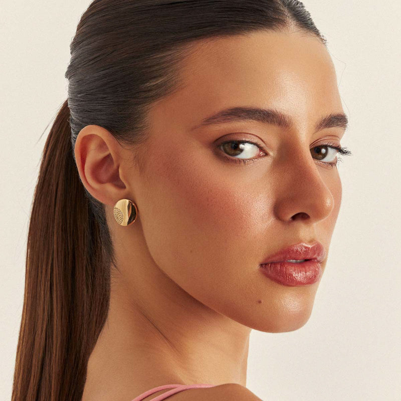 BRINCO OVAL COM ZIRCÔNIAS