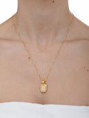 COLAR PINGENTE QUADRADO COM DETALHES