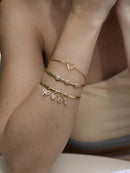BRACELETE LISO COM CORAÇÃO VAZADO