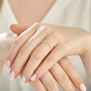 ANEL DE CORAÇÃO VAZADO E ZIRCÔNIAS