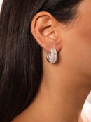 ARGOLA LARGA COM ZIRCONIAS BAGUETE